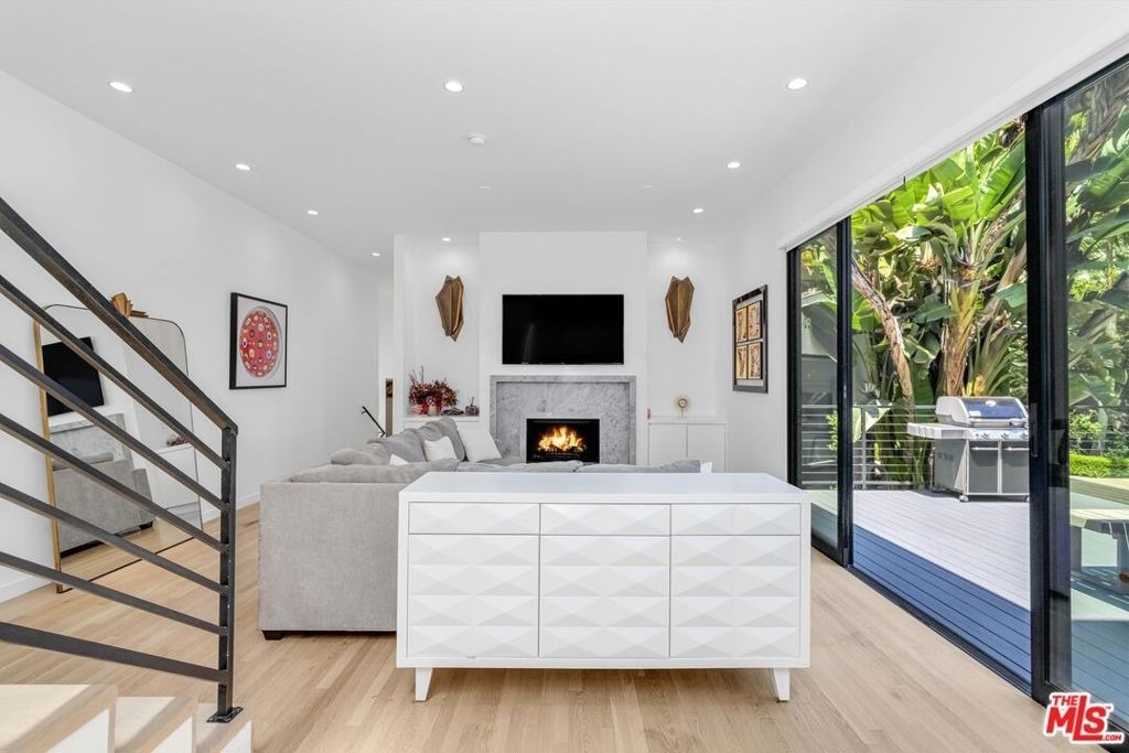 8516 Franklin Avenue - Photo 12
