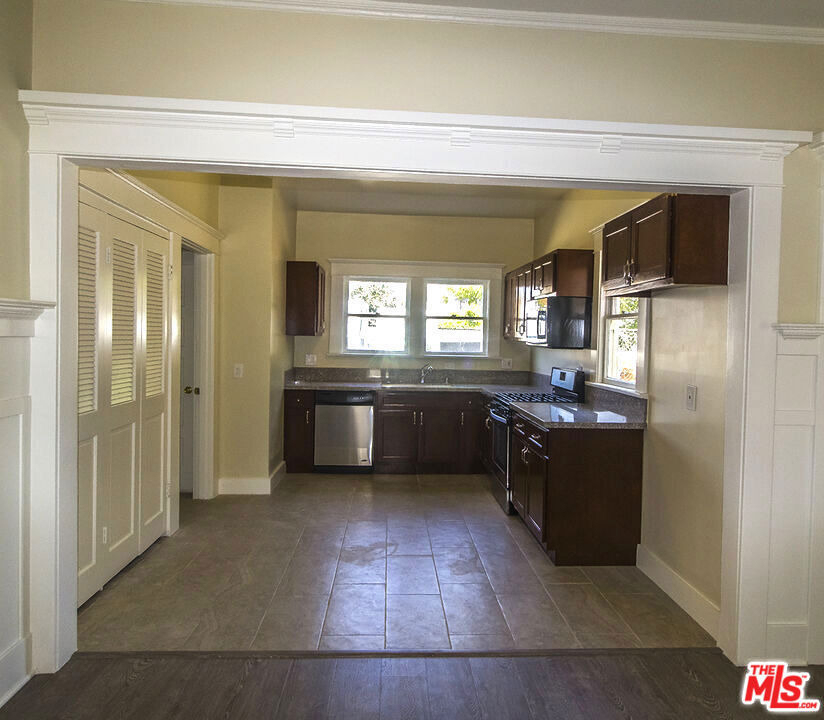 1737 5th Avenue - Photo 2
