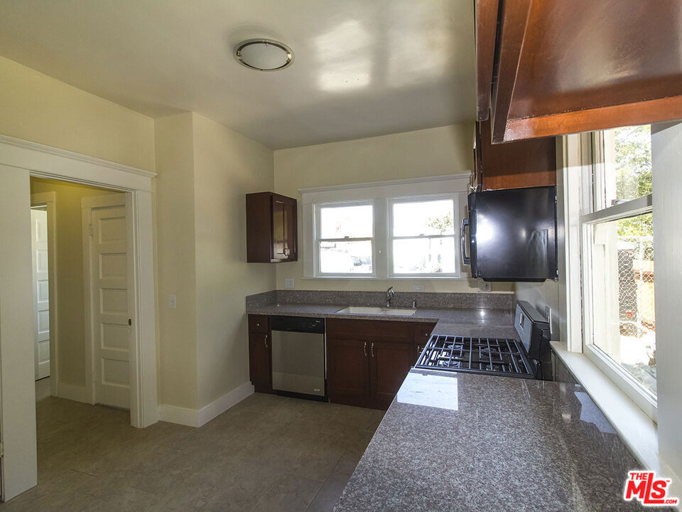 1737 5th Avenue - Photo 3