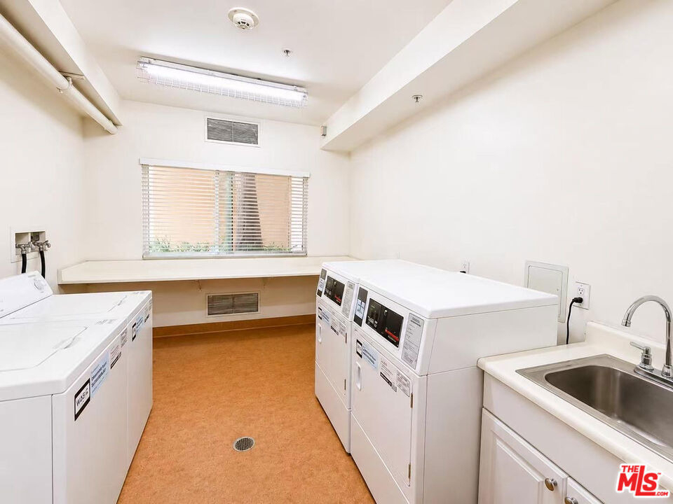 13941 Sherman Way - Photo 17