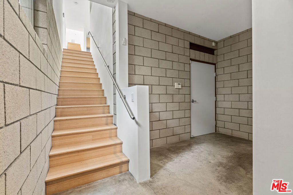 802 Indiana Avenue - Photo 7