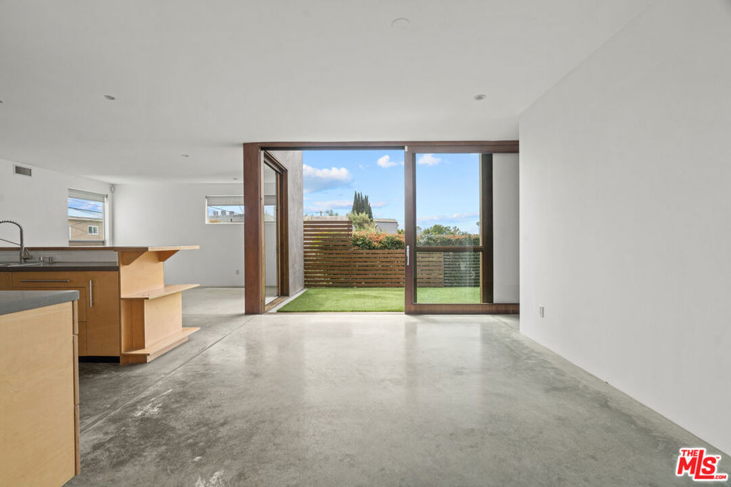 802 Indiana Avenue - Photo 5
