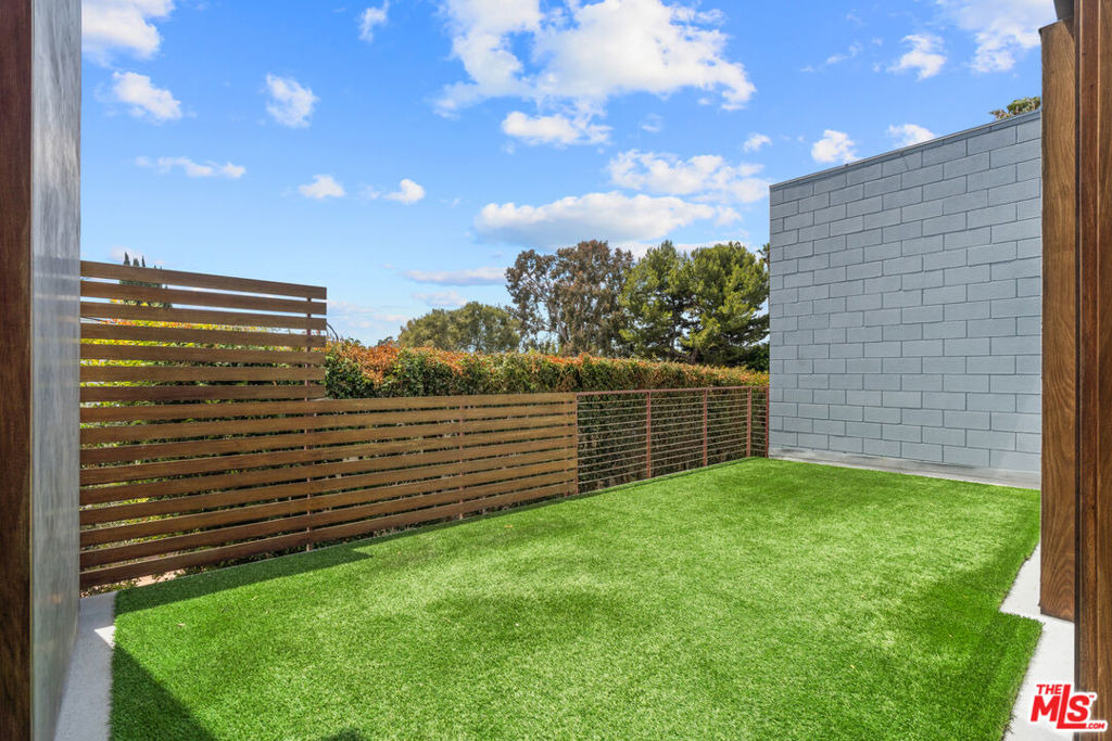 802 Indiana Avenue - Photo 4