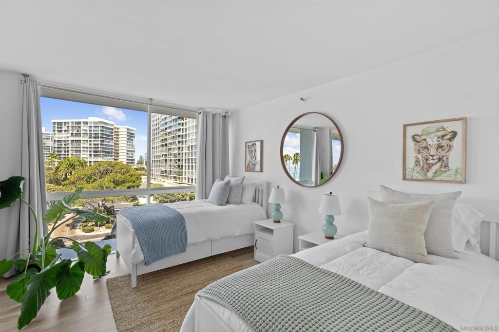 1810 Avenida Del Mundo - Photo 3