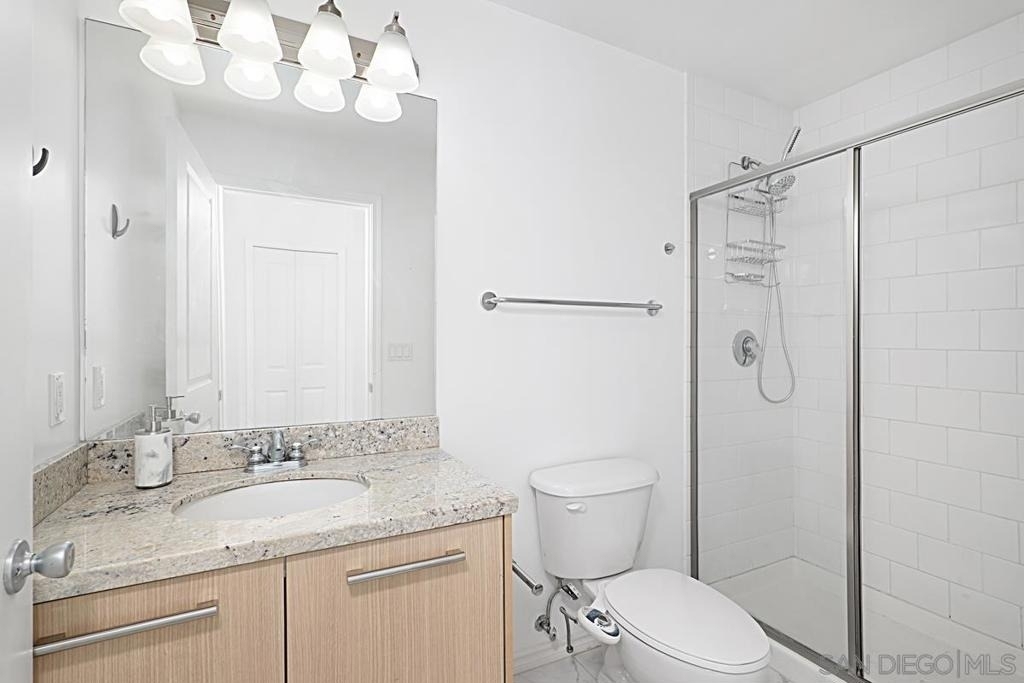 825 W Beech St - Photo 8