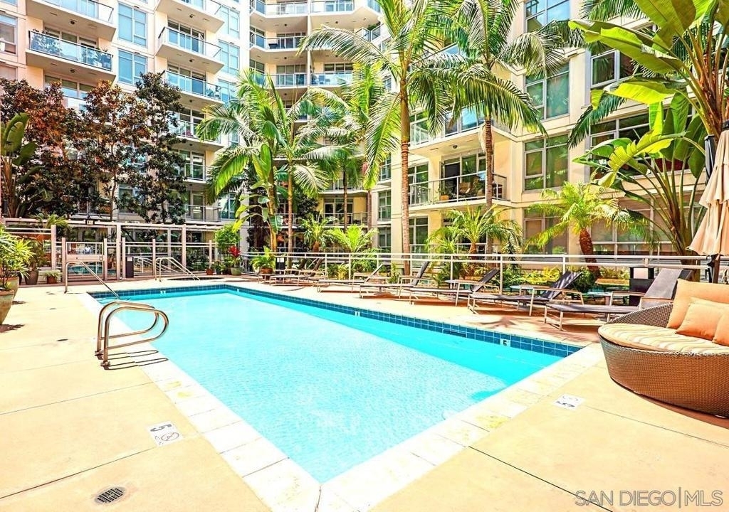825 W Beech St - Photo 2
