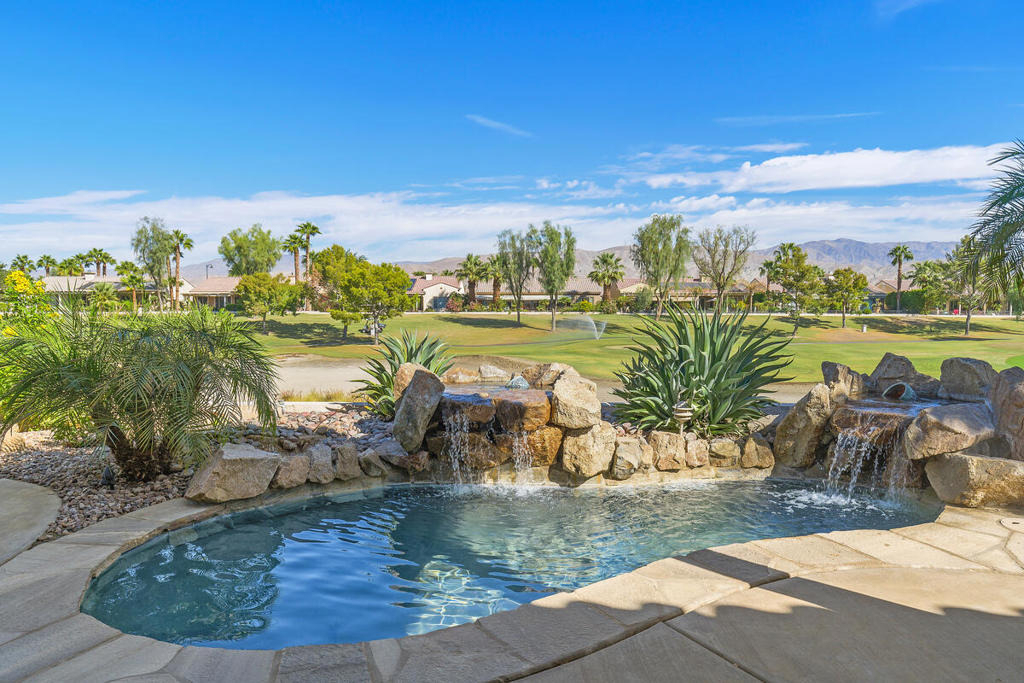 81126 Avenida Lorena - Photo 0