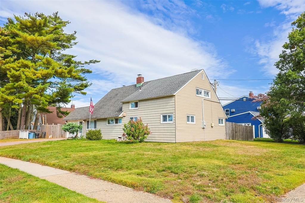 201 Sprucewood Drive - Photo 0