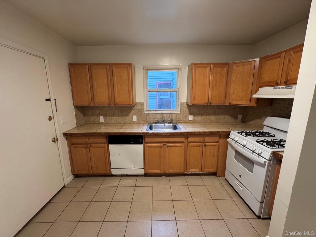 21 Jewett Avenue - Photo 8