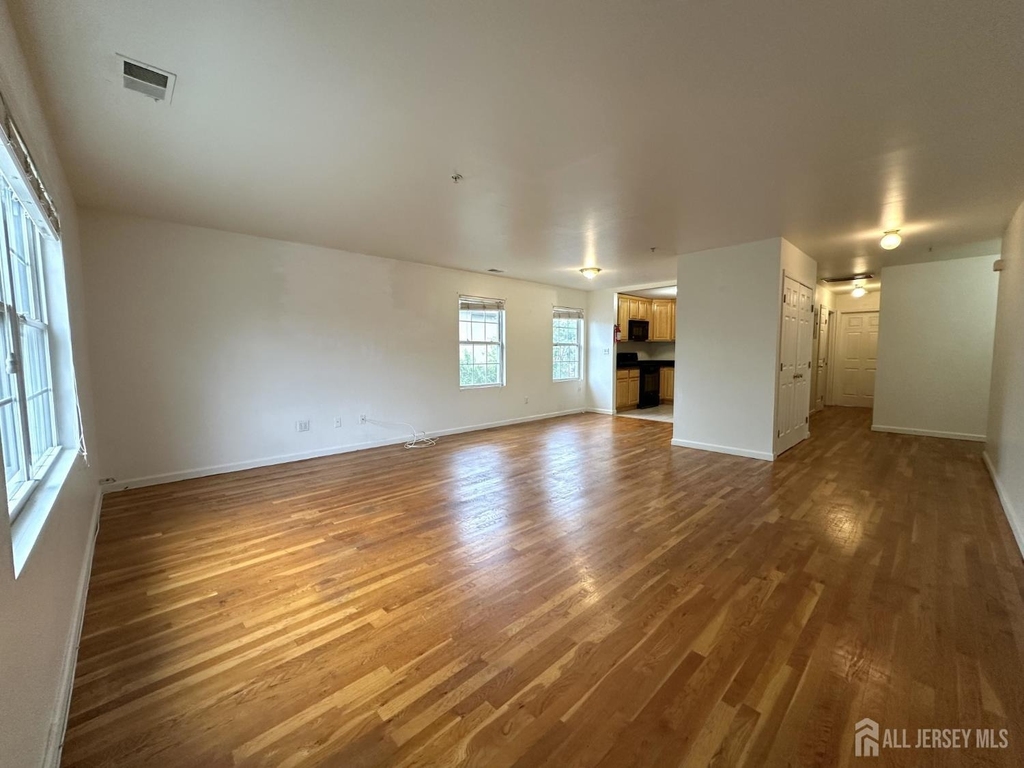 111 Harris Avenue - Photo 1