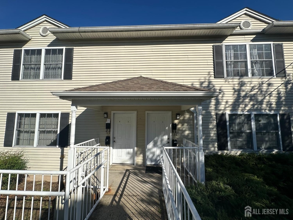 111 Harris Avenue - Photo 0