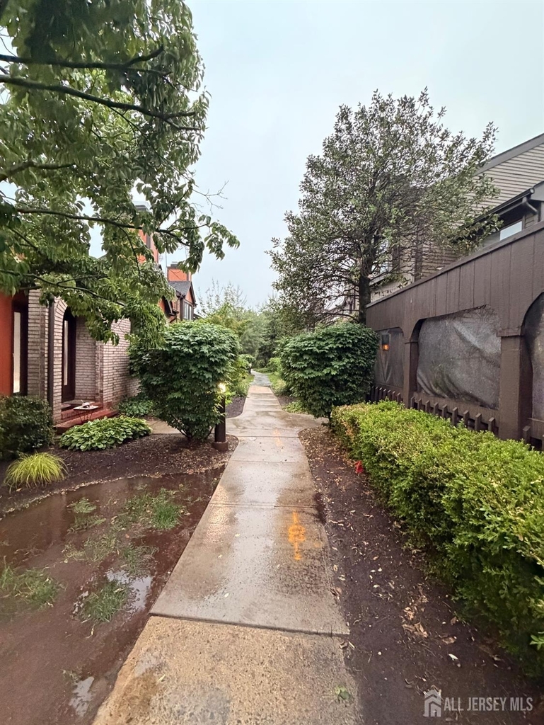 100 E Riverbend Drive - Photo 2