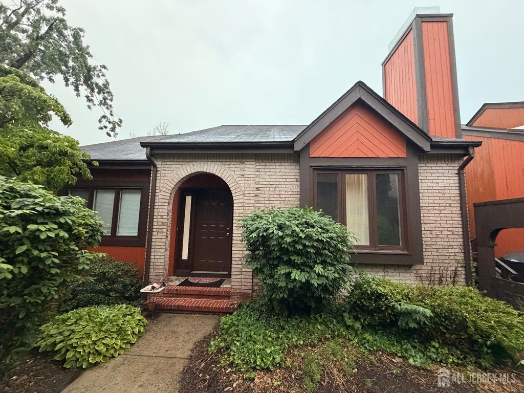 100 E Riverbend Drive - Photo 0