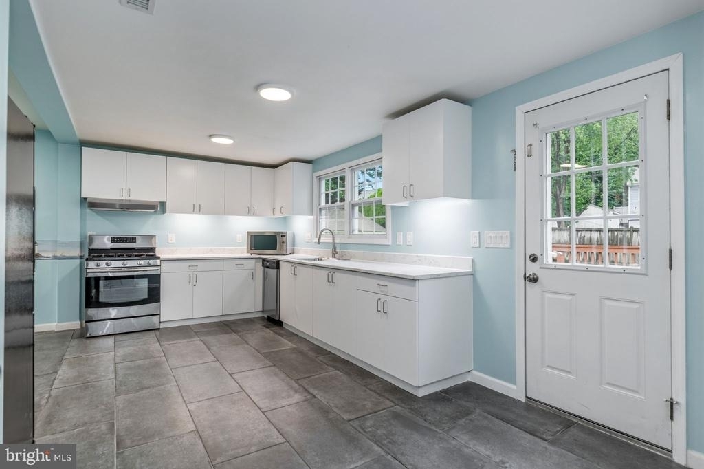 6823 Barrett Road - Photo 8