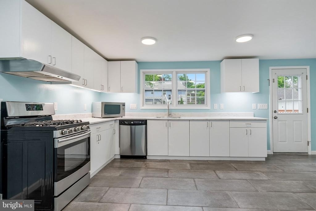 6823 Barrett Road - Photo 10