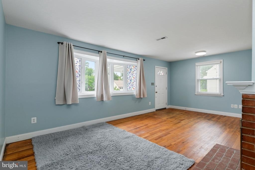 6823 Barrett Road - Photo 7
