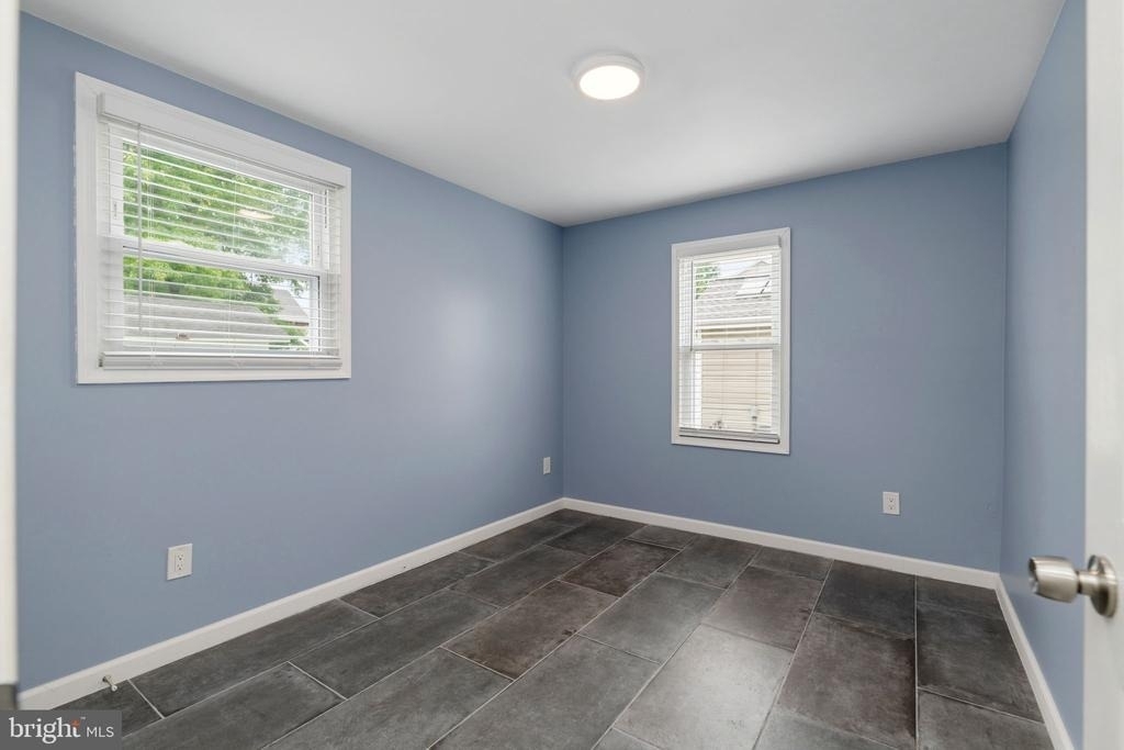 6823 Barrett Road - Photo 18