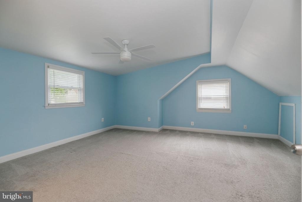 6823 Barrett Road - Photo 21