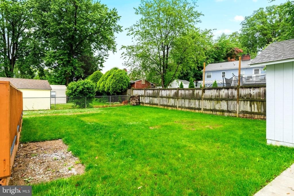 6823 Barrett Road - Photo 27