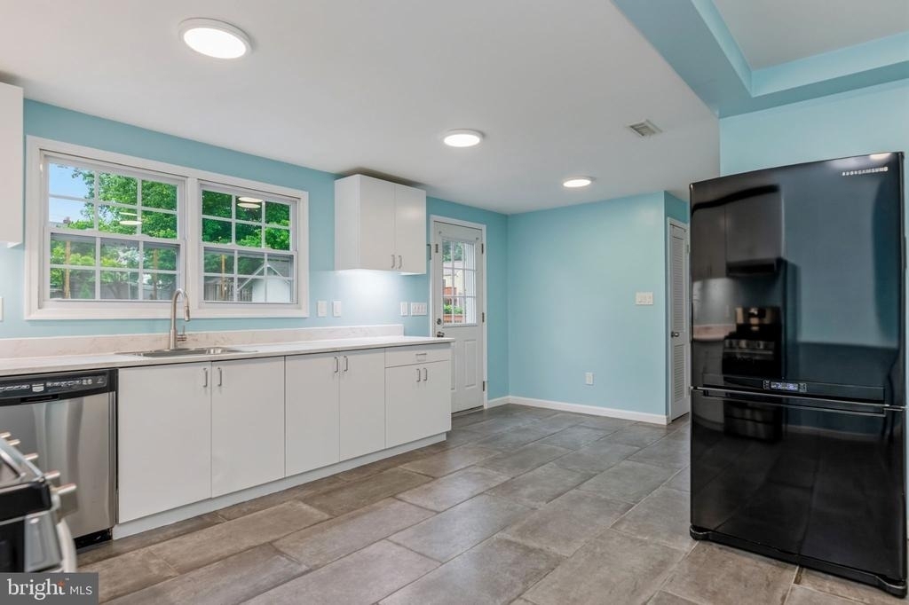 6823 Barrett Road - Photo 12