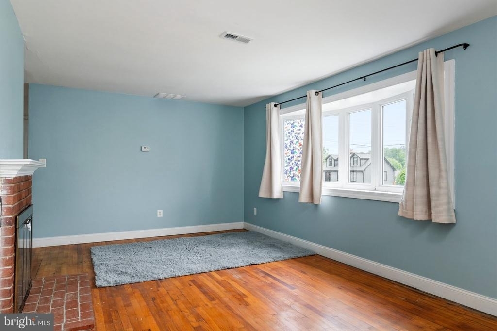 6823 Barrett Road - Photo 6