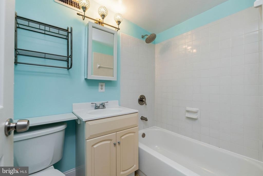 6823 Barrett Road - Photo 24