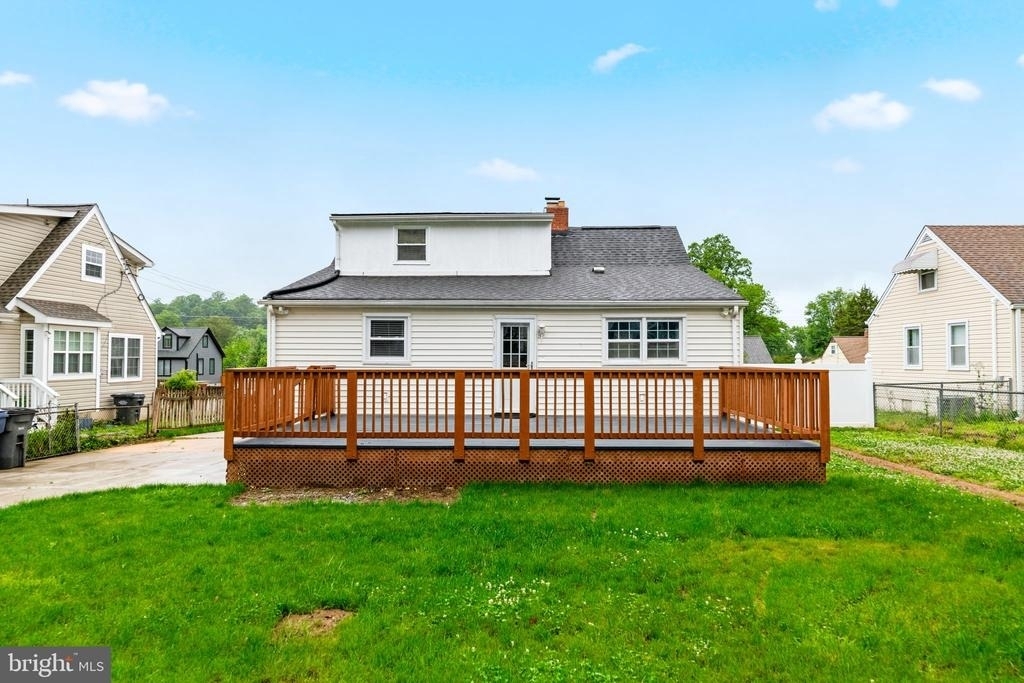 6823 Barrett Road - Photo 29