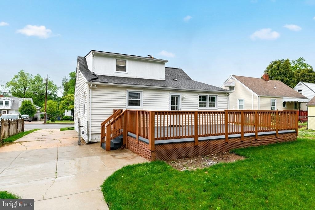 6823 Barrett Road - Photo 28