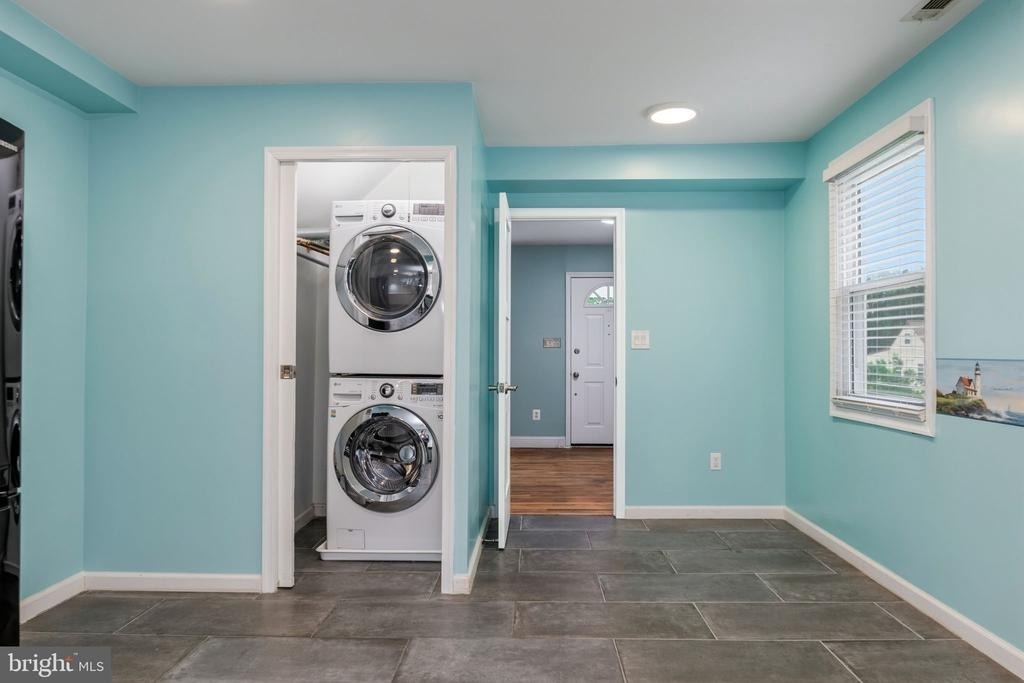6823 Barrett Road - Photo 13