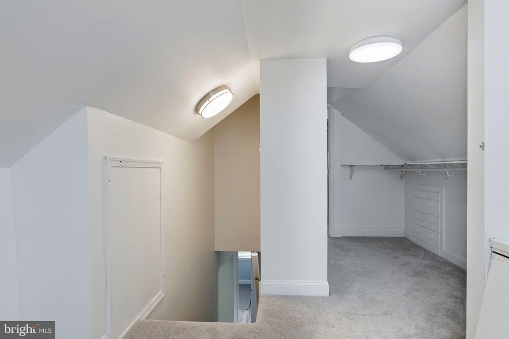 6823 Barrett Road - Photo 20