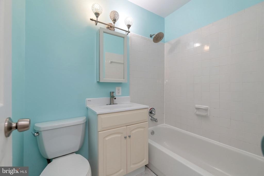 6823 Barrett Road - Photo 17