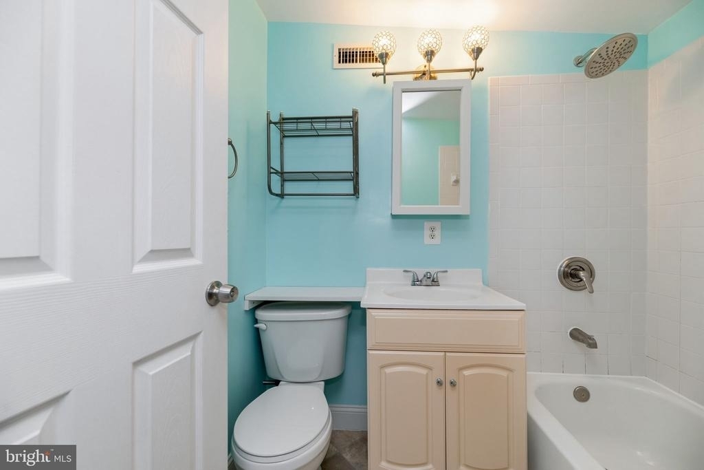 6823 Barrett Road - Photo 25