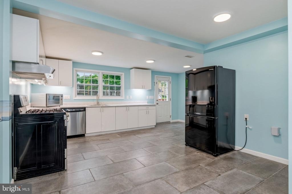 6823 Barrett Road - Photo 11