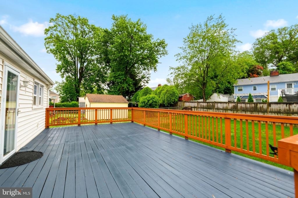 6823 Barrett Road - Photo 34