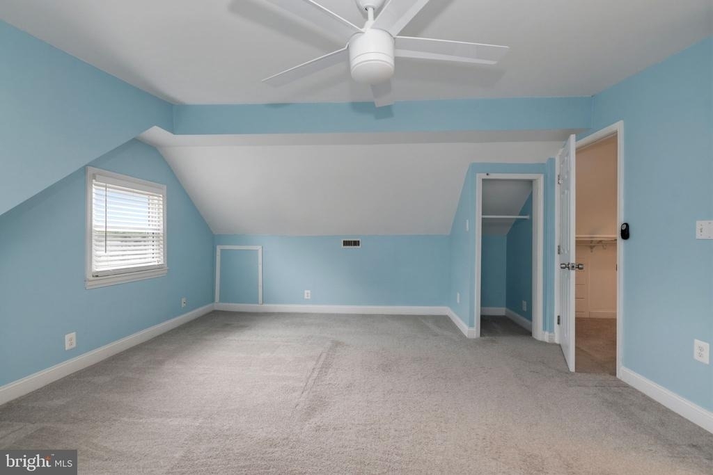 6823 Barrett Road - Photo 22
