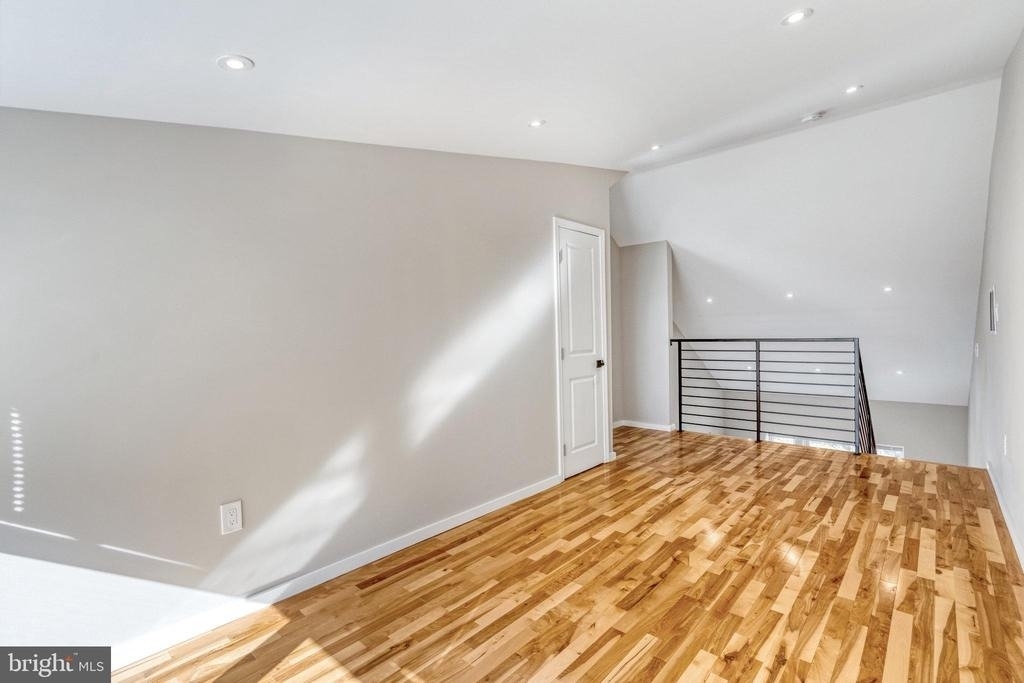 10237 Stratford Avenue - Photo 14