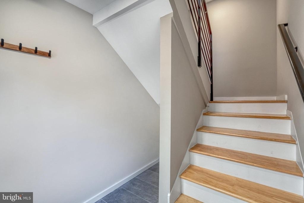 10237 Stratford Avenue - Photo 6