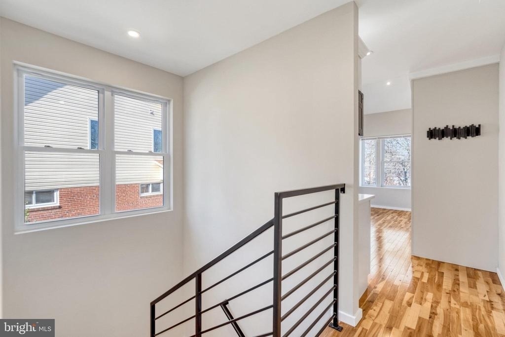 10237 Stratford Avenue - Photo 7