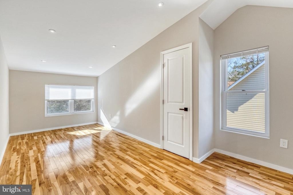 10237 Stratford Avenue - Photo 15