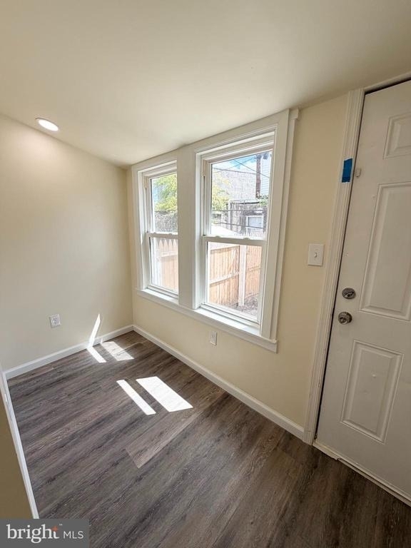 240 W Ontario Street - Photo 11