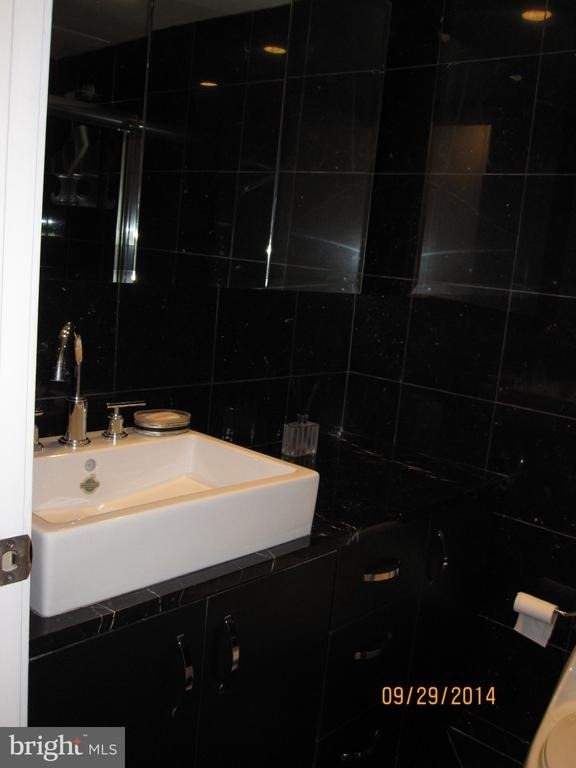 2020 Walnut Street - Photo 2