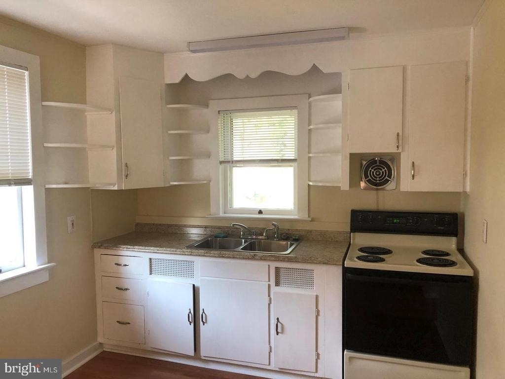 1112 Parkway Avenue - Photo 4