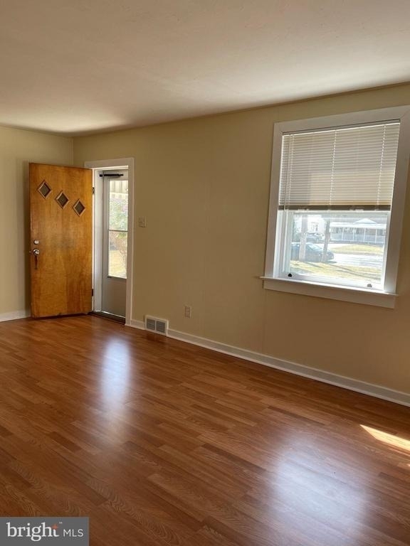 1112 Parkway Avenue - Photo 2