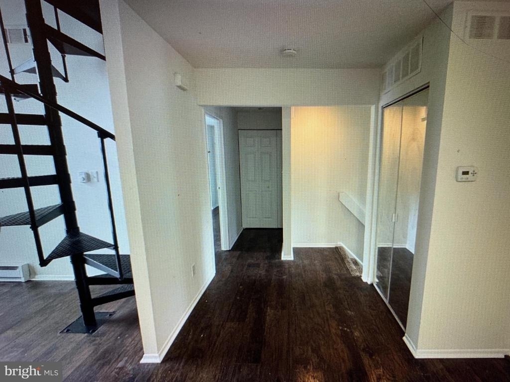 502 Bromley - Photo 2