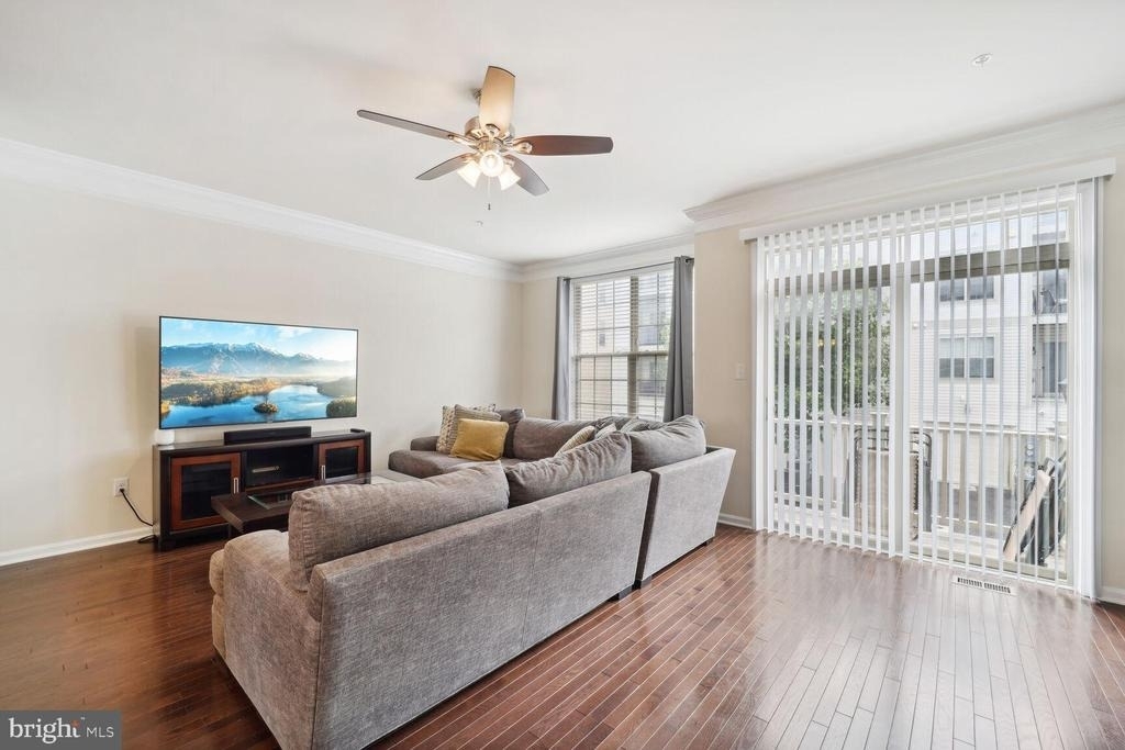 9524 Smithview Place - Photo 7