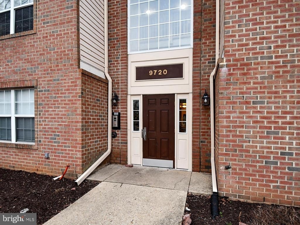 9720 Lake Pointe Court - Photo 2