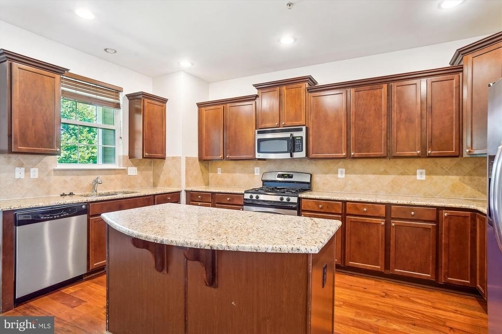 23204 Scholl Manor Way - Photo 2