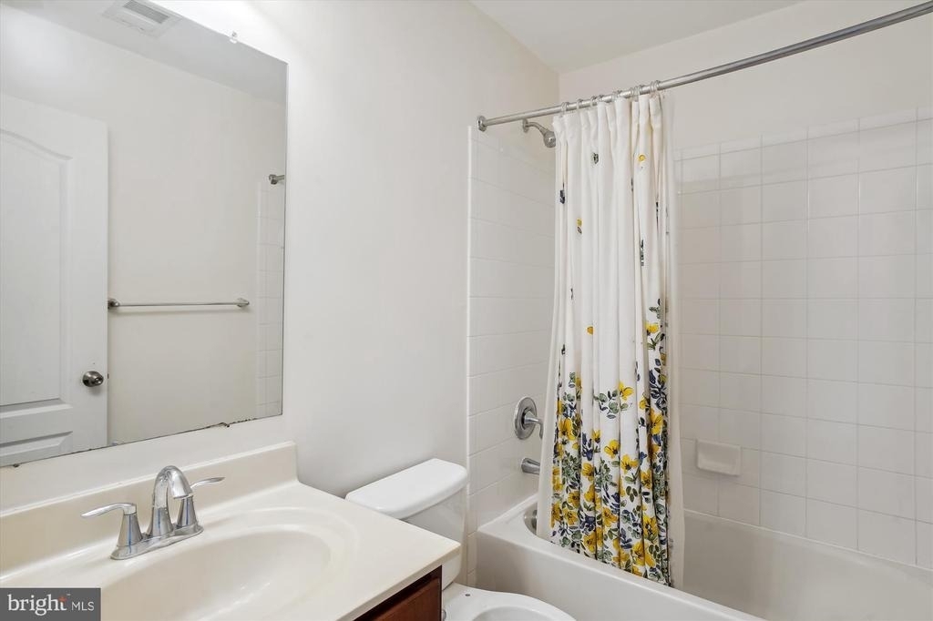 23204 Scholl Manor Way - Photo 16