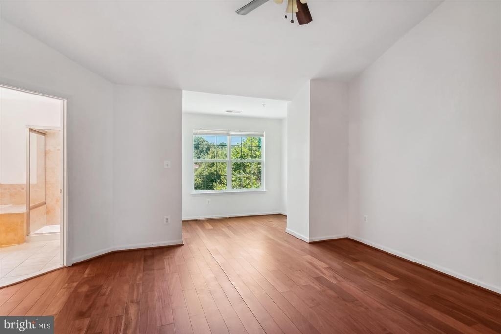 23204 Scholl Manor Way - Photo 9