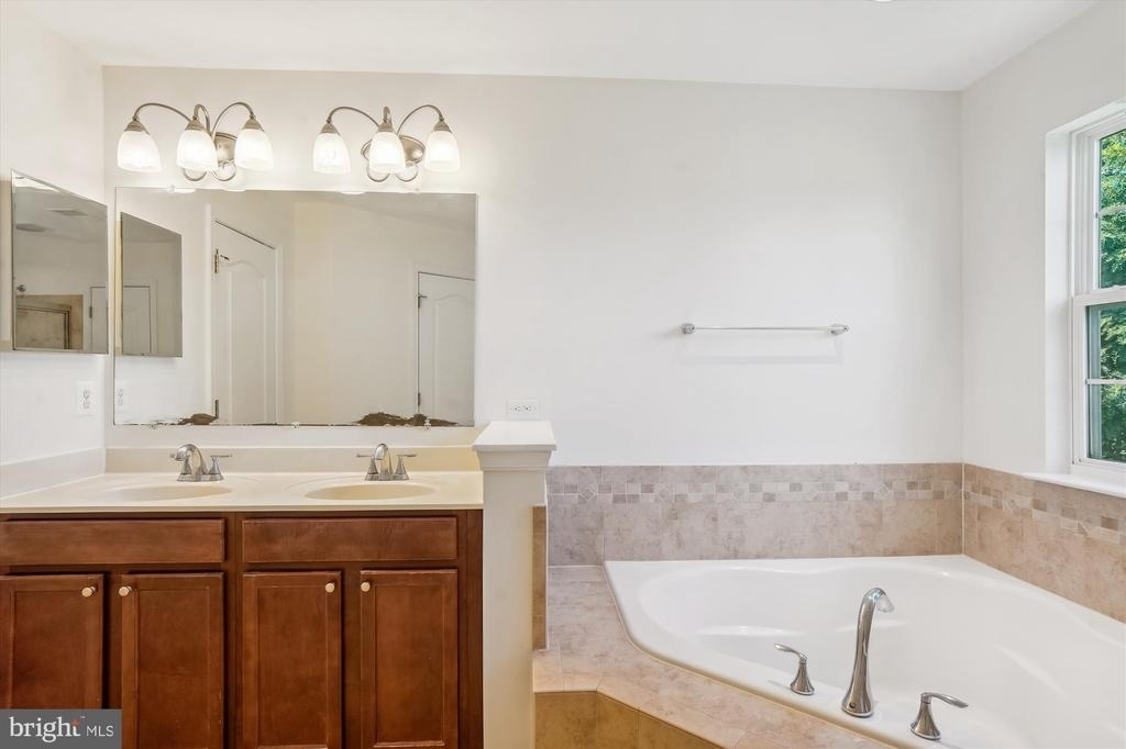 23204 Scholl Manor Way - Photo 13